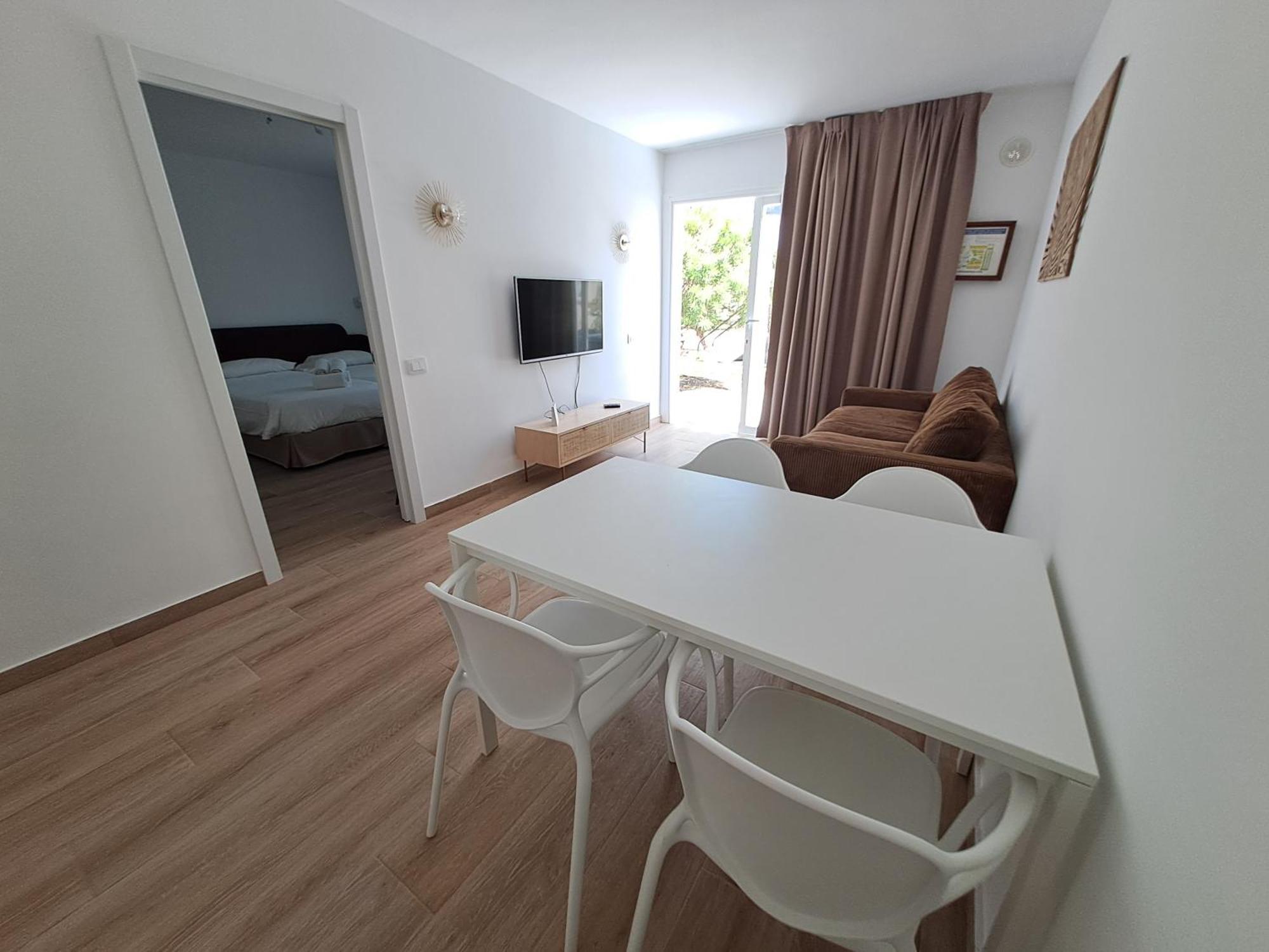 Homeforguest Apartamento 13 Con Terraza Y Piscina En Corralejo Ngoại thất bức ảnh